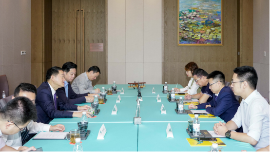 省龙8集团党委书记、董事长任丁与腾讯“王者荣耀”CTO邓君、腾讯大成网总裁郑亮座谈交流