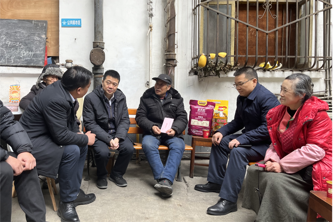 省龙8集团党委书记、董事长游勇开展慰问活动督导调研工作